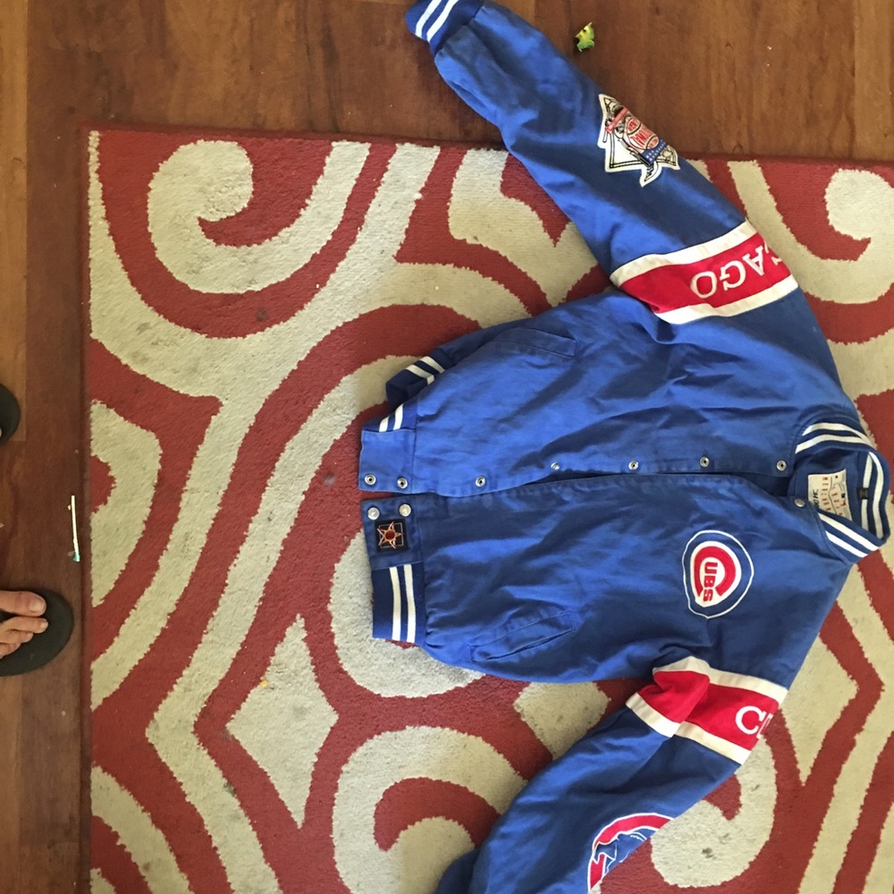 Cubs jacket good condition size small